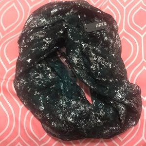 Infinity Scarf: Apt9